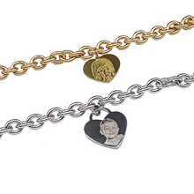 Carica l'immagine nel visualizzatore di Gallery, Bracciale Acciaio con Fotoincisione Medaglietta Cuore