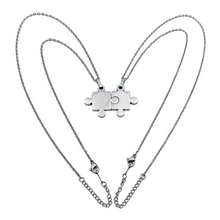 Carica l'immagine nel visualizzatore di Gallery, Coppia collane puzzle acciaio incisione gratuita